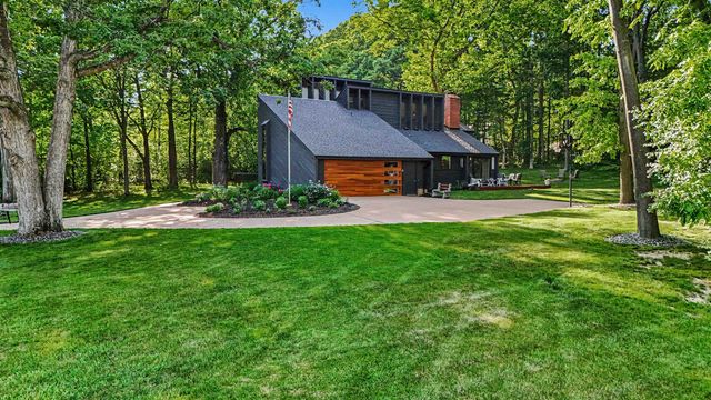 5143 Green Meadows Road, Grand Blanc, MI 48439