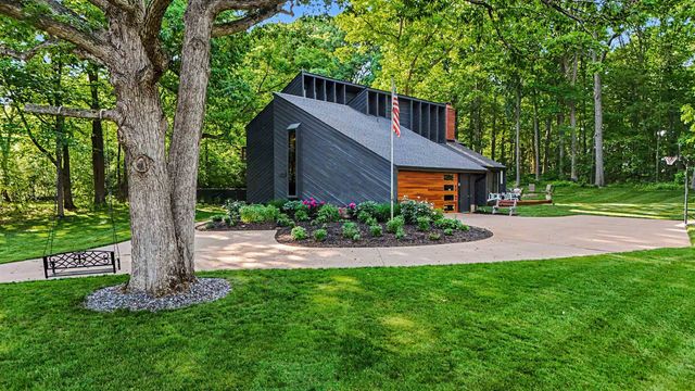 5143 Green Meadows Road, Grand Blanc, MI 48439