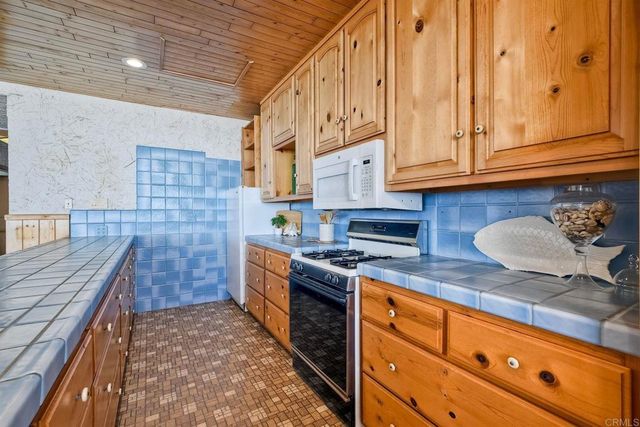 1931 S Pacific Street, Oceanside, CA 92054