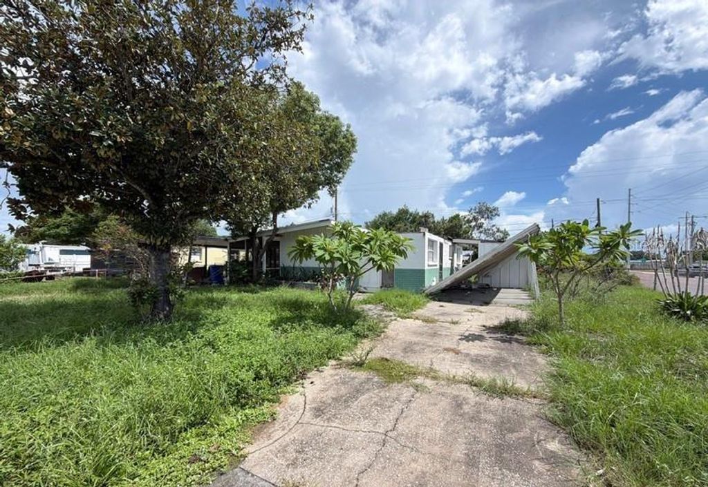 Image 2 of property listing at 7801 PARISH PLACE, Tampa, FL 33619