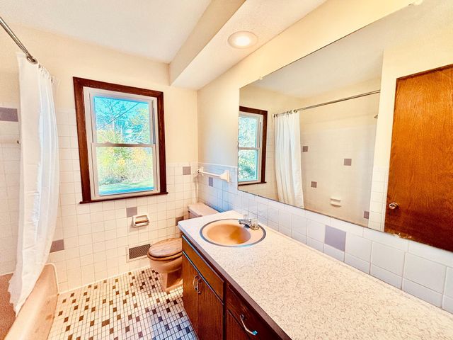 8208 40th Avenue N, New Hope, MN 55427