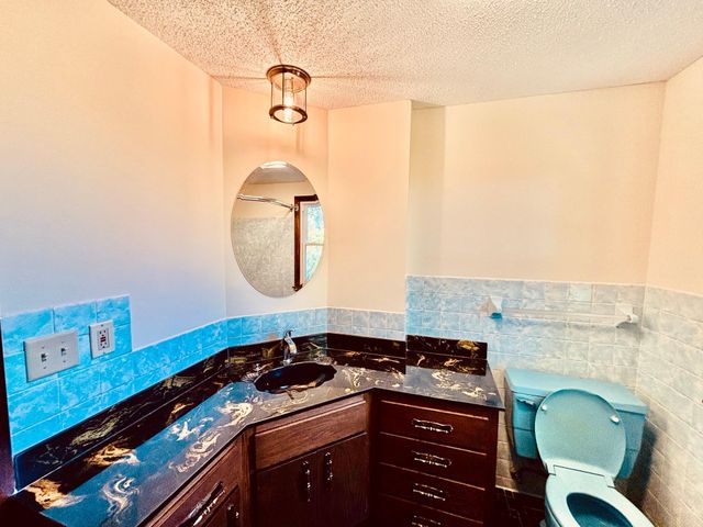 8208 40th Avenue N, New Hope, MN 55427