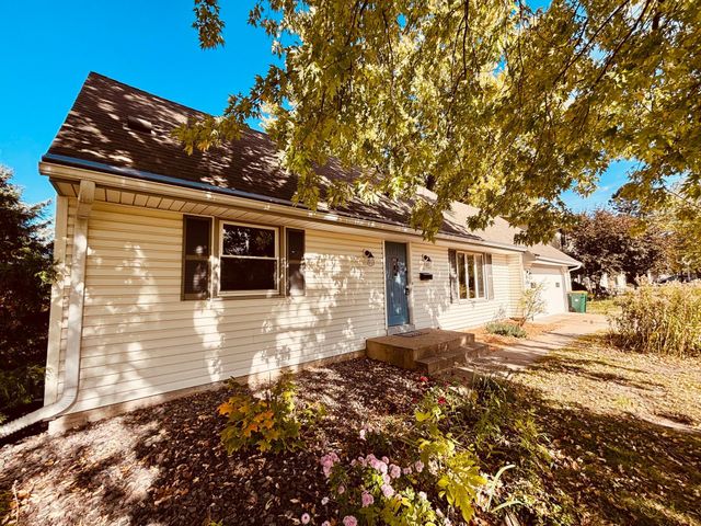 8208 40th Avenue N, New Hope, MN 55427