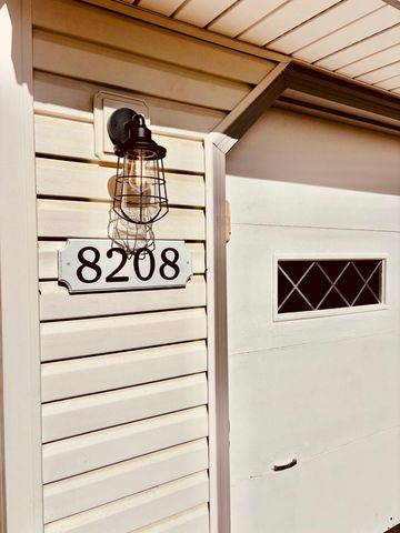 8208 40th Avenue N, New Hope, MN 55427