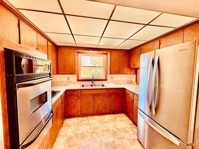 8208 40th Avenue N, New Hope, MN 55427