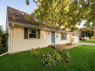 8208 40th Avenue N, New Hope, MN 55427