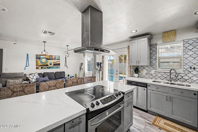 3102 W VILLA MARIA Drive, Phoenix, AZ 85053