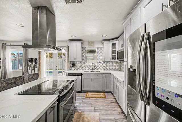3102 W VILLA MARIA Drive, Phoenix, AZ 85053