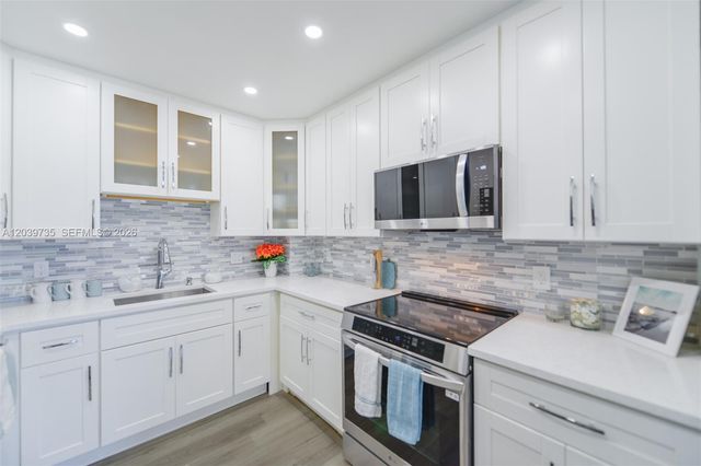 1985 S Ocean Dr 8P, Hallandale Beach, FL 33009
