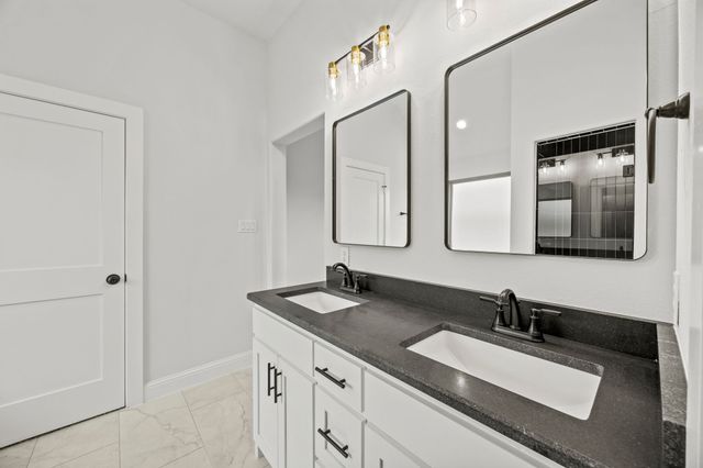 104 Maverick Trail, Valley View, TX 76272