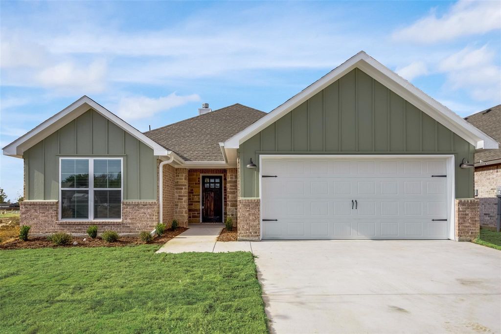 104 Maverick Trail, Valley View, TX 76272