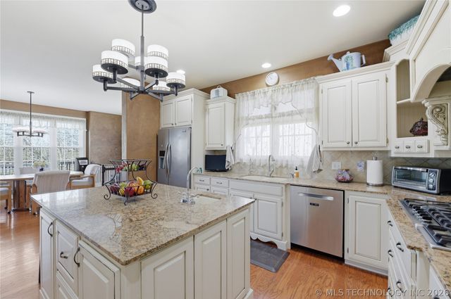 3502 E 102nd Place, Tulsa, OK 74137