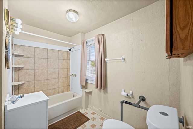 6374 N 260 W, Delphi, IN 46923