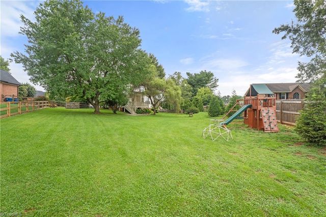 153 Suntree Drive, Advance, NC 27006