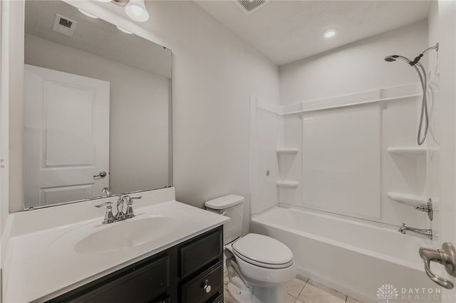 6207 Willow Oak Drive, Tipp City, OH 45371
