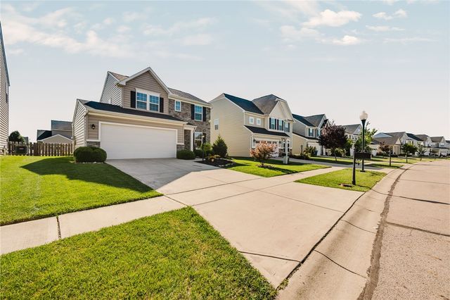 6207 Willow Oak Drive, Tipp City, OH 45371