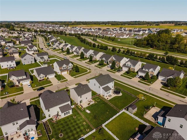 6207 Willow Oak Drive, Tipp City, OH 45371