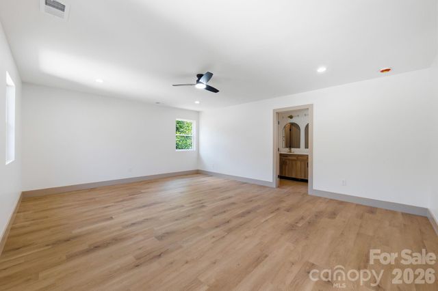 1830 31st Street NE, Hickory, NC 28601