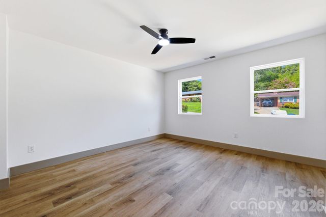 1830 31st Street NE, Hickory, NC 28601