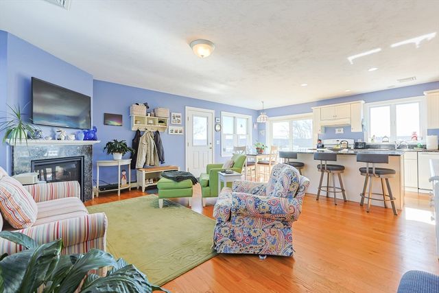 12 Burg Ave, Sandwich, MA 02563