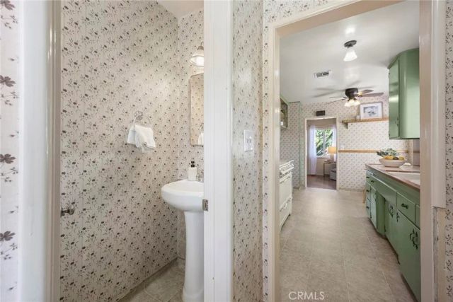 1836 W Southgate, Fullerton, CA 92833