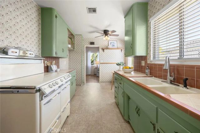 1836 W Southgate, Fullerton, CA 92833