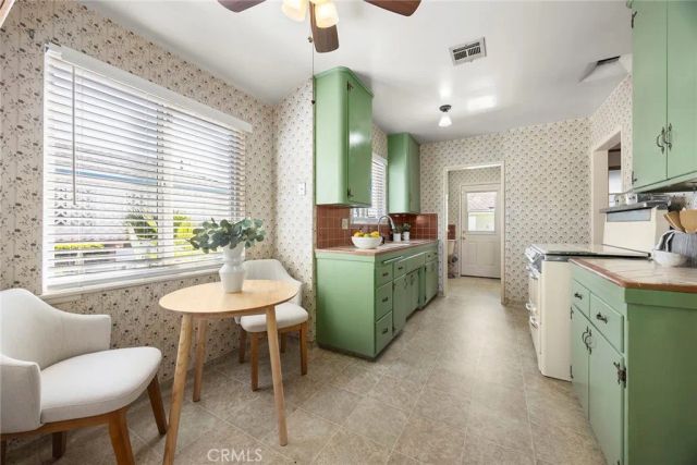 1836 W Southgate, Fullerton, CA 92833