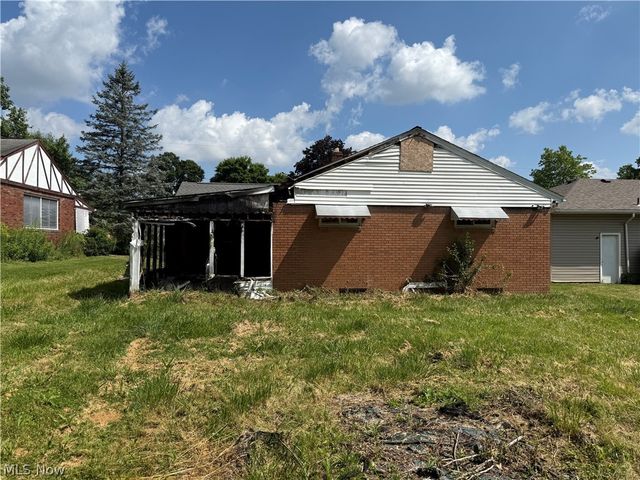 2573 San Pedro Drive, Youngstown, OH 44511