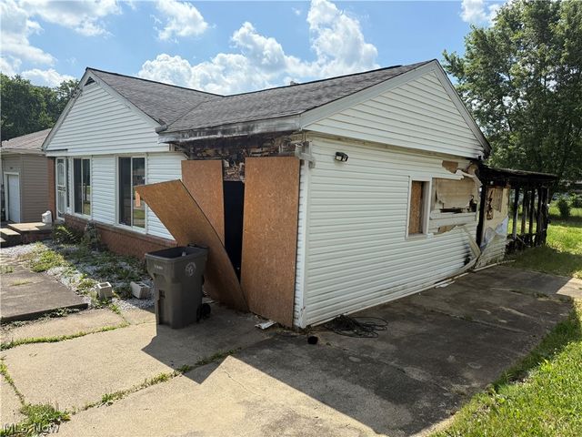 2573 San Pedro Drive, Youngstown, OH 44511