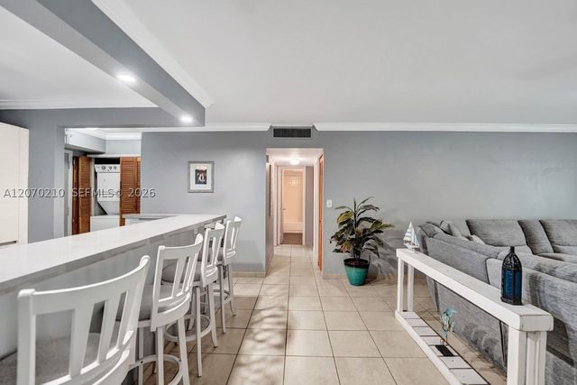 325 SE 11th Ter 107, Dania Beach, FL 33004