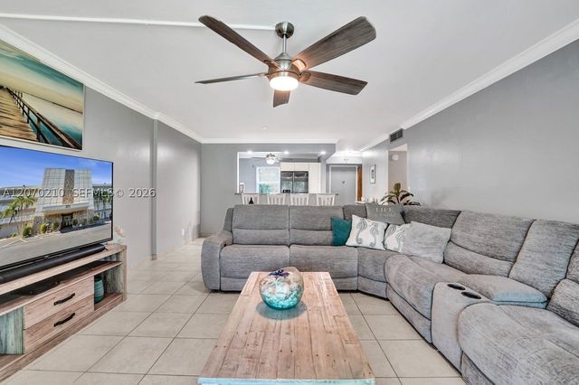 325 SE 11th Ter 107, Dania Beach, FL 33004