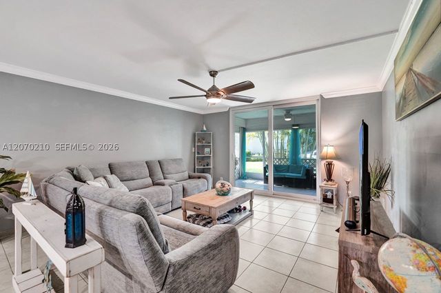 325 SE 11th Ter 107, Dania Beach, FL 33004