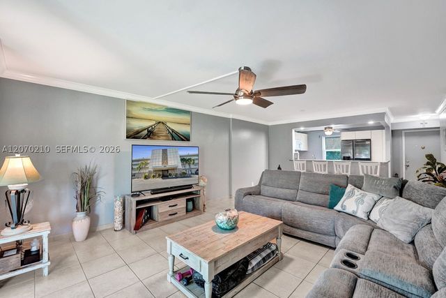 325 SE 11th Ter 107, Dania Beach, FL 33004