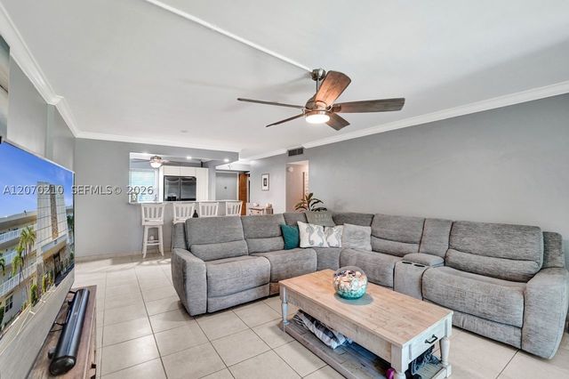 325 SE 11th Ter 107, Dania Beach, FL 33004