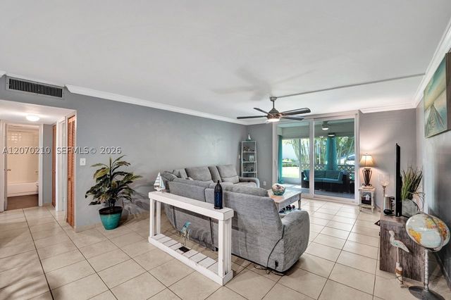 325 SE 11th Ter 107, Dania Beach, FL 33004