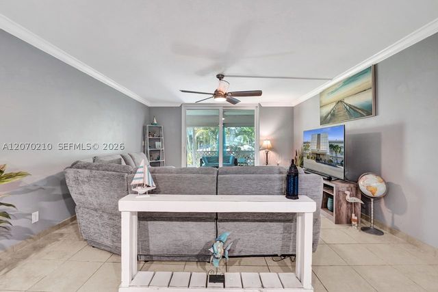 325 SE 11th Ter 107, Dania Beach, FL 33004