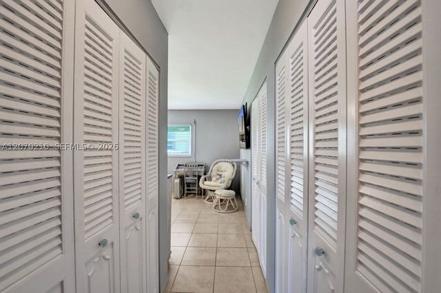 325 SE 11th Ter 107, Dania Beach, FL 33004