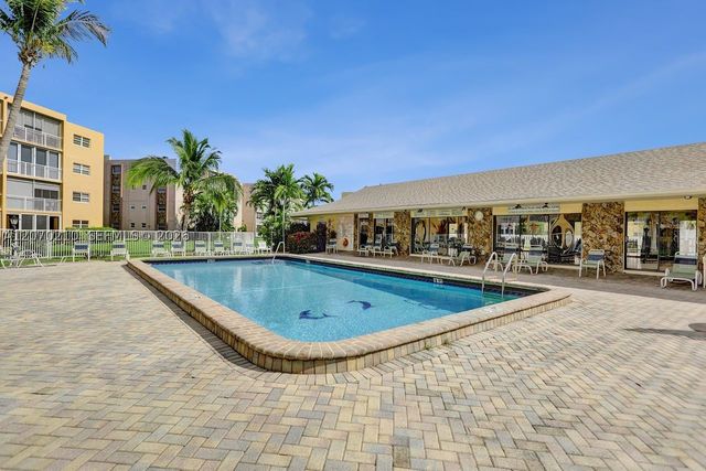 325 SE 11th Ter 107, Dania Beach, FL 33004