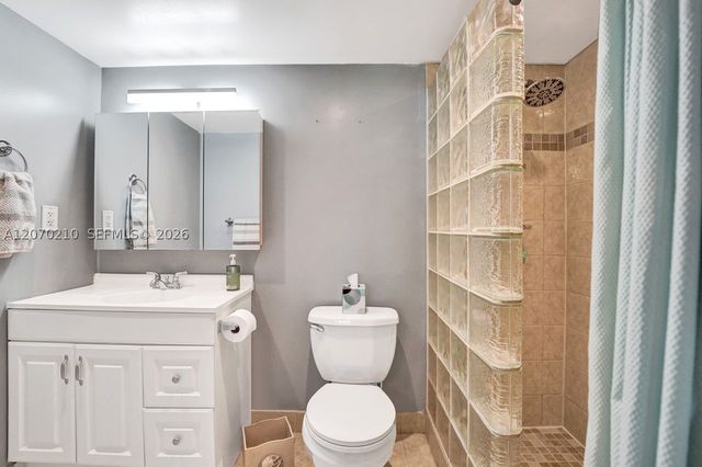 325 SE 11th Ter 107, Dania Beach, FL 33004