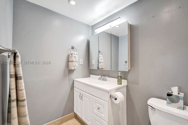 325 SE 11th Ter 107, Dania Beach, FL 33004