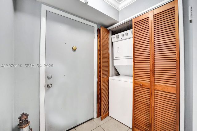 325 SE 11th Ter 107, Dania Beach, FL 33004