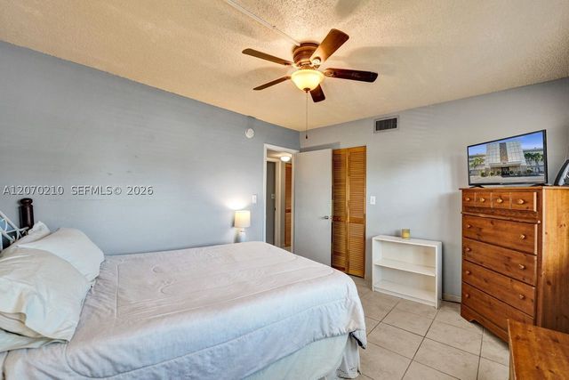 325 SE 11th Ter 107, Dania Beach, FL 33004