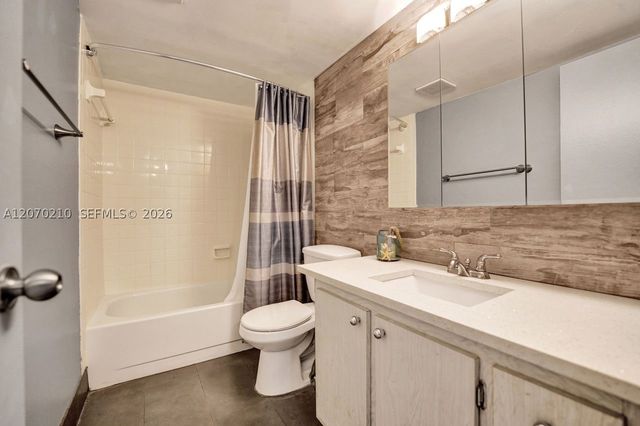 325 SE 11th Ter 107, Dania Beach, FL 33004
