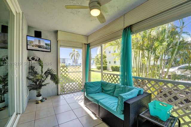 325 SE 11th Ter 107, Dania Beach, FL 33004