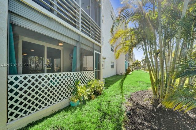 325 SE 11th Ter 107, Dania Beach, FL 33004