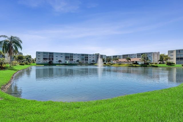 325 SE 11th Ter 107, Dania Beach, FL 33004