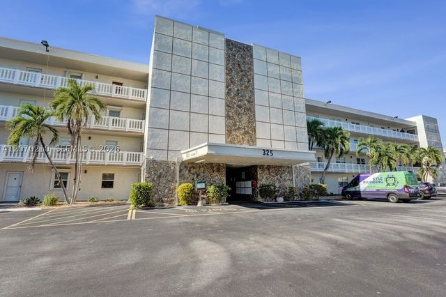 325 SE 11th Ter 107, Dania Beach, FL 33004