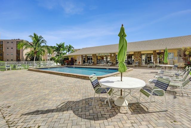 325 SE 11th Ter 107, Dania Beach, FL 33004