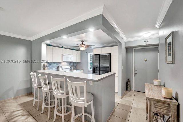 325 SE 11th Ter 107, Dania Beach, FL 33004