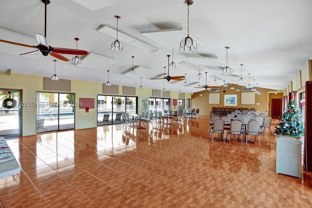 325 SE 11th Ter 107, Dania Beach, FL 33004